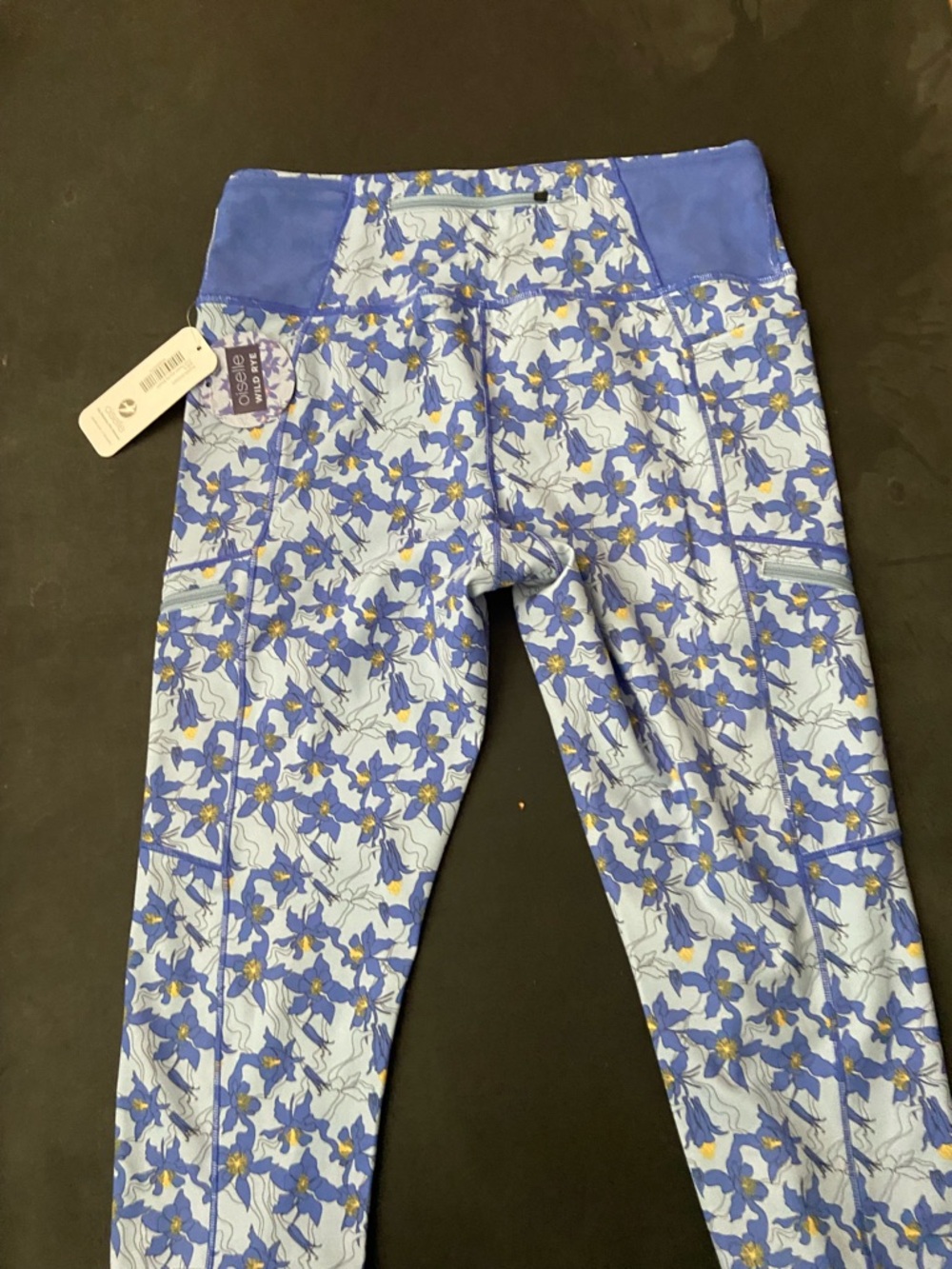 oiselle Blue Floral pockito 1/2 tights - Picture 7 of 8